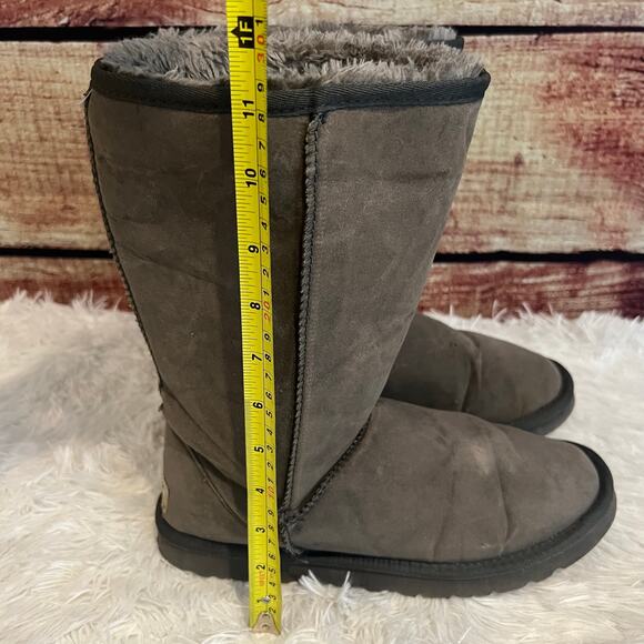 Ugg Classic Short Boots Size 9 Light Brown Gray Suede Slip On Winter Shoes - Picture 8 of 9